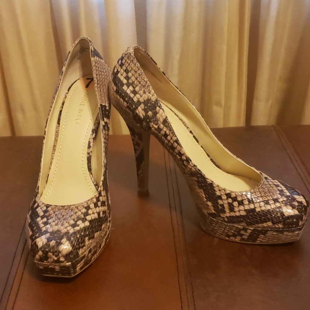 Shoes - Picture 3 of 7